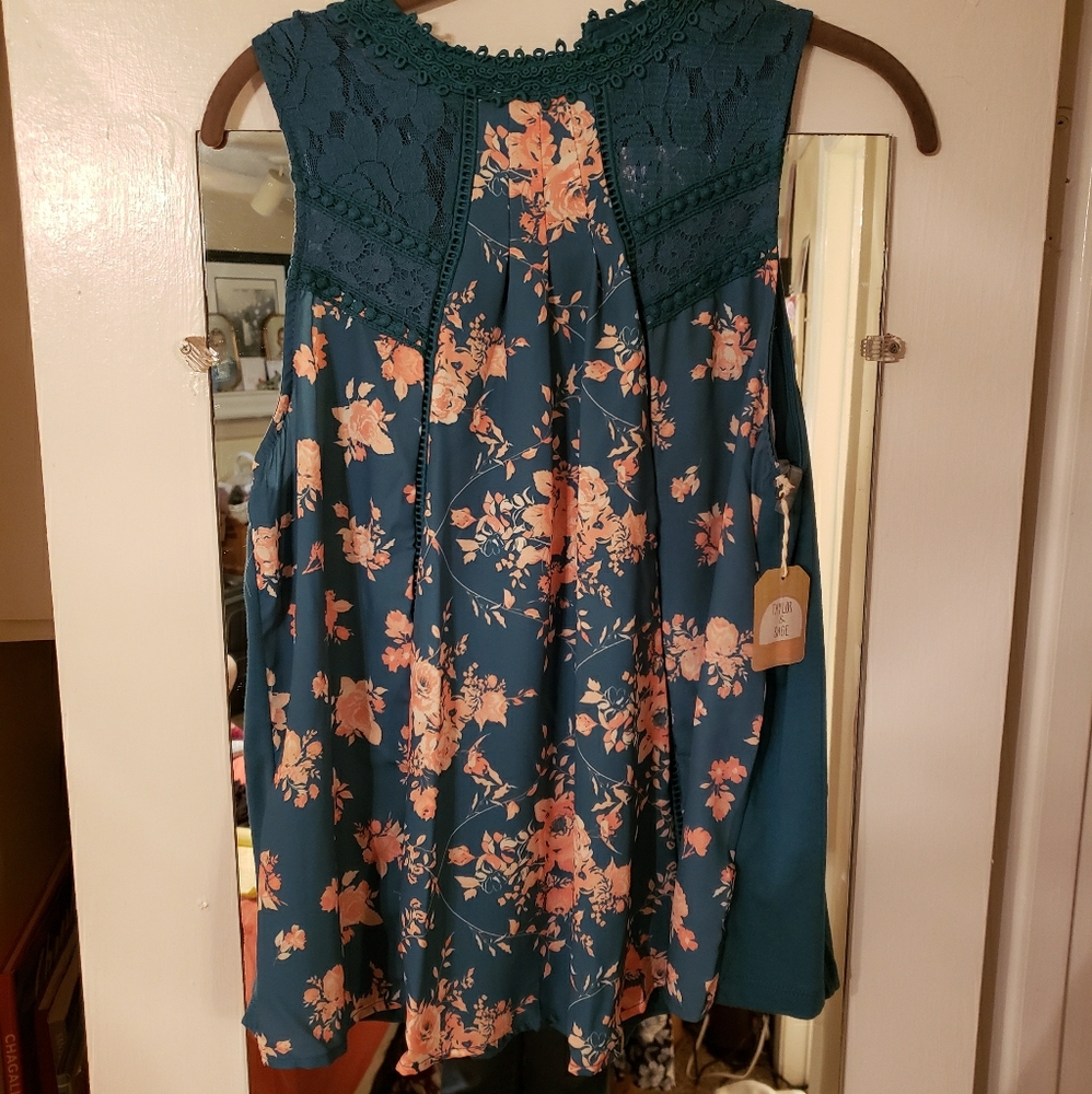 Sleevless blouse